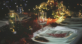 3 kuchyně s kouzelnou vánoční dekorací. Jakou si vyberete?