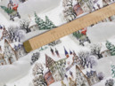Vánoční dekorační látka LONETA - ALSACIA C-101 - vzor zasněžené městečko - šířka 140 cm