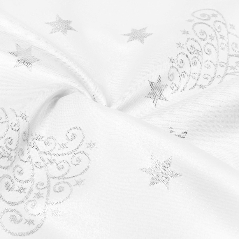 Vánoční oválný teflonový ubrus - stříbrné vánoční stromečky a hvězdičky