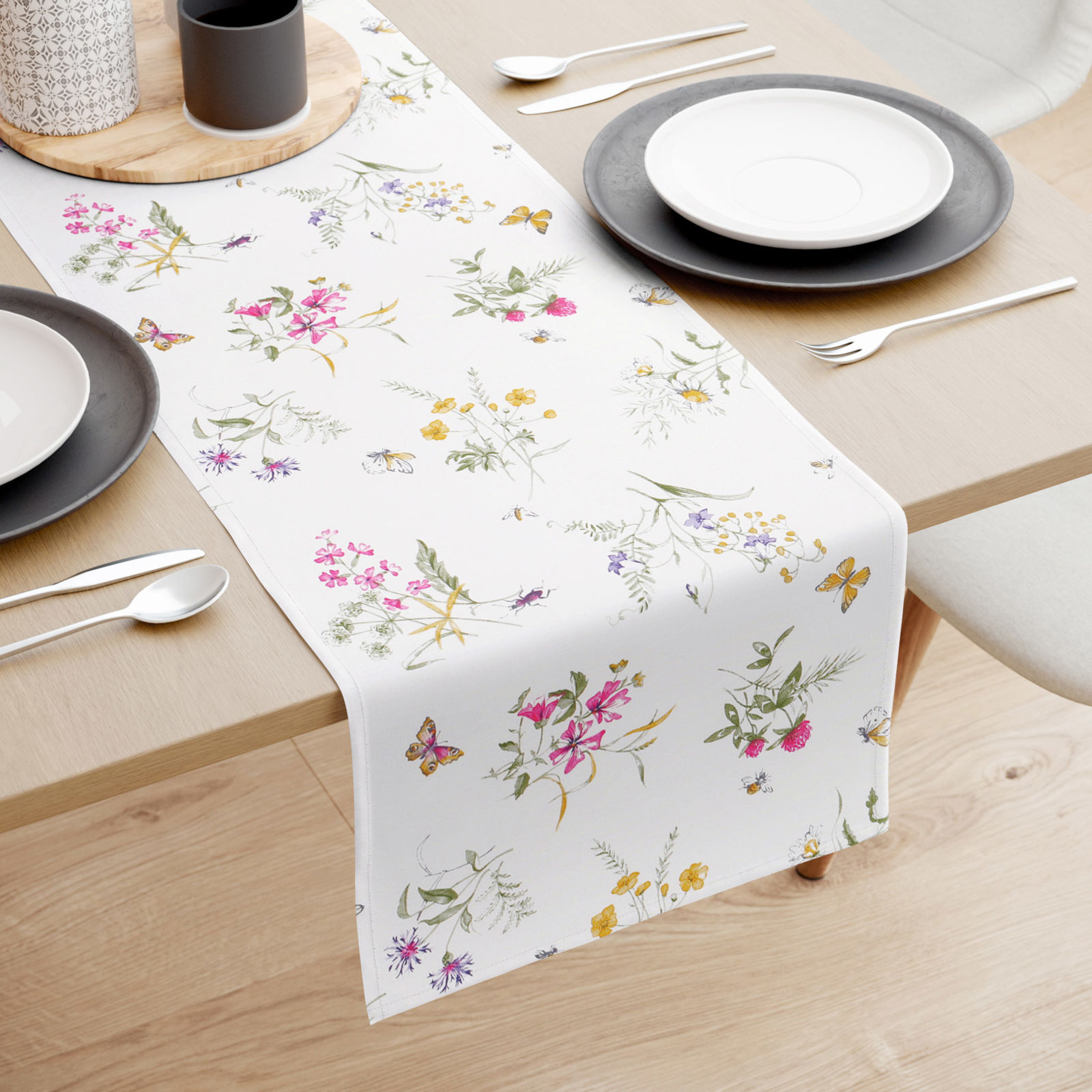 Běhoun na stůl 100% bavlněné plátno - barevné luční květiny na bílém