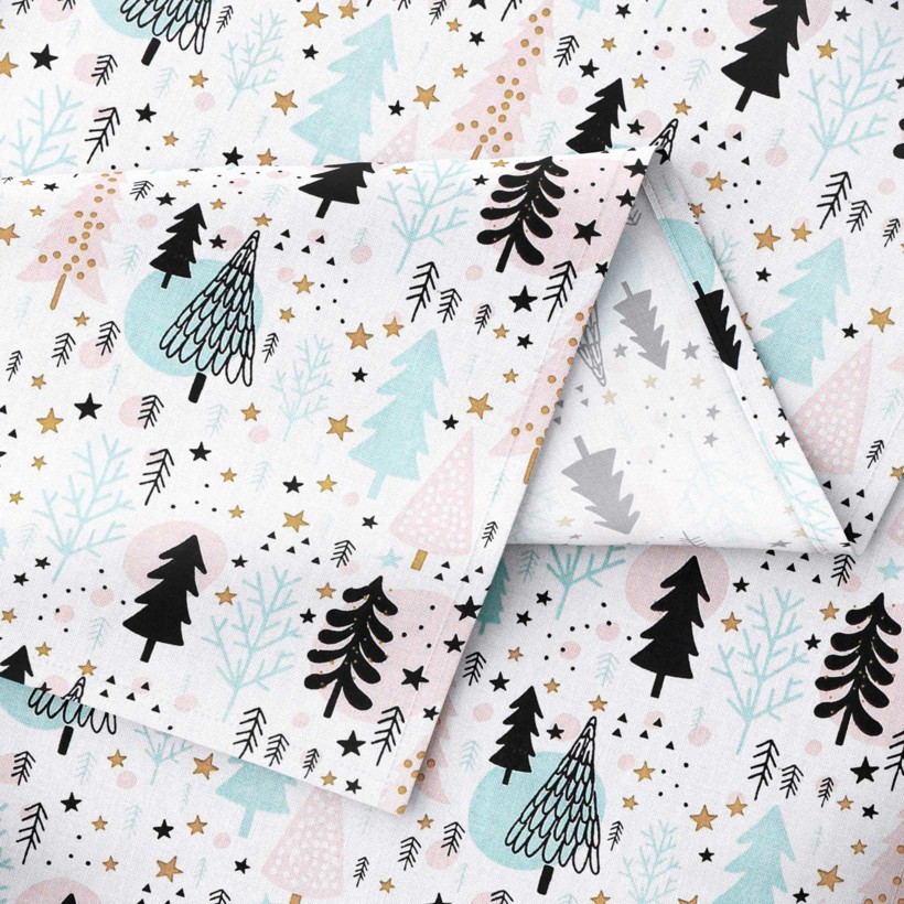 Vánoční hranatý ubrus 100% bavlněné plátno - barevné stromečky s hvězdičkami