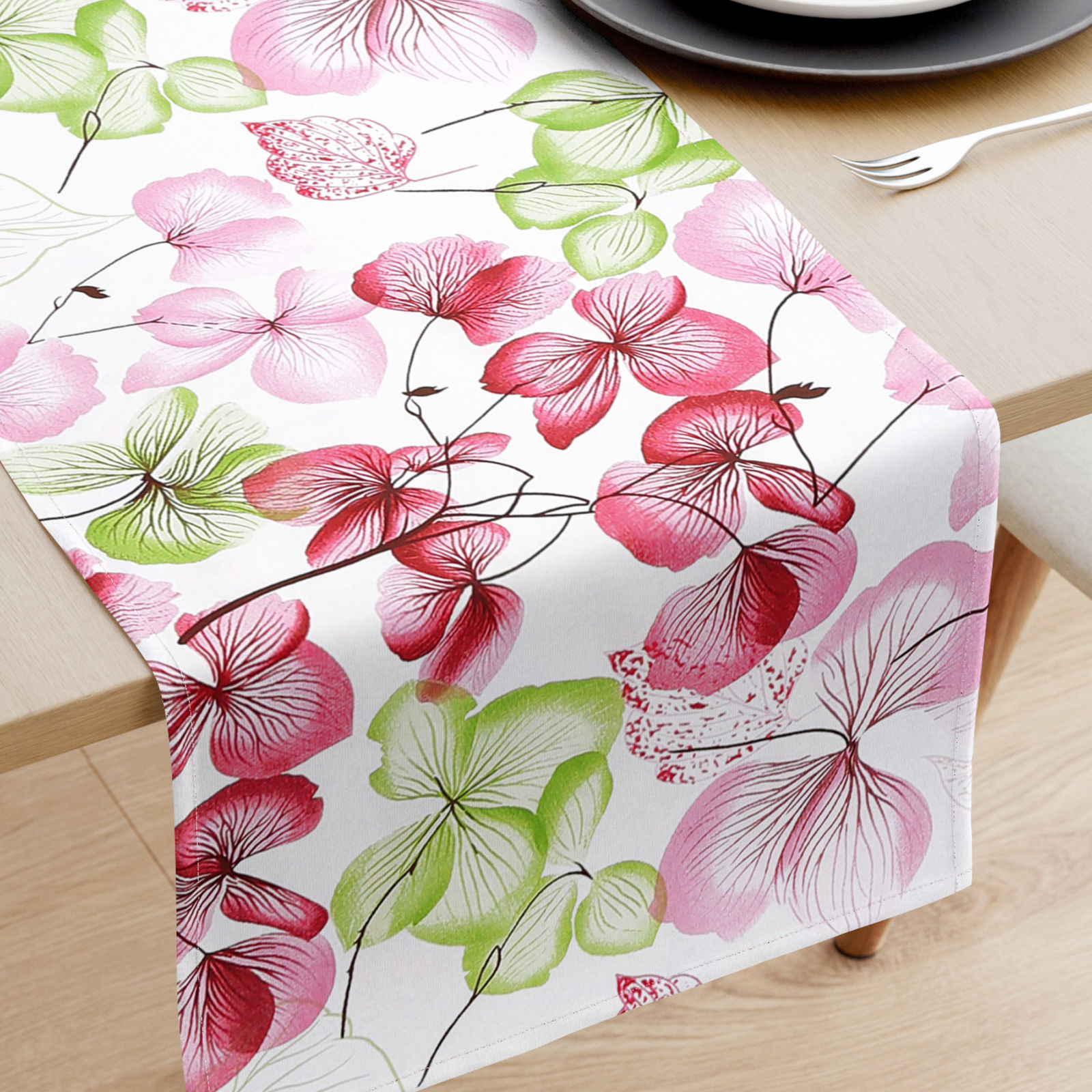 Běhoun na stůl 100% bavlněné plátno - růžovo-zelené květy s listy