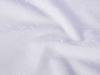 Sváteční oválný teflonový ubrus - bílý s fialovým nádechem s velkými ornamenty