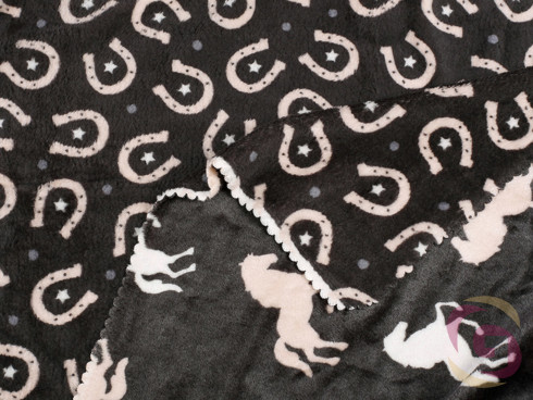 Kvalitní dětská deka z mikrovlákna - vzor koně a podkovy