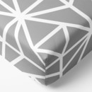 Bavlněné napínací prostěradlo - vzor bílé geometrické tvary na šedém
