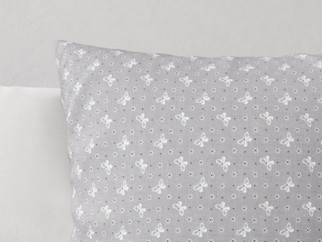 Bavlněný povlak na polštář - vzor motýlci na šedém