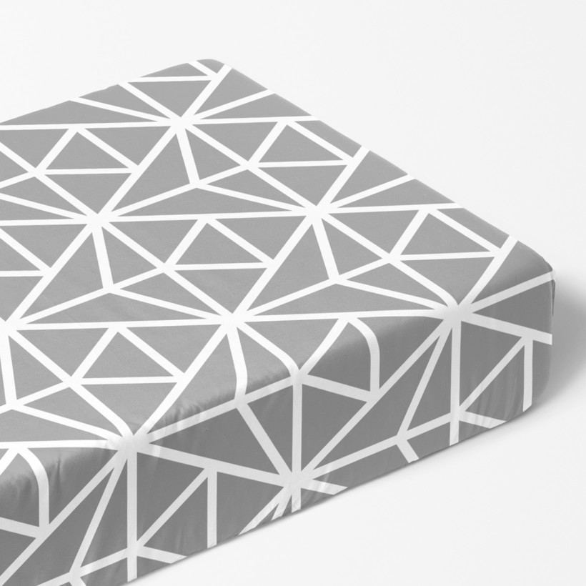 Bavlněné napínací prostěradlo - bílé geometrické tvary na šedém
