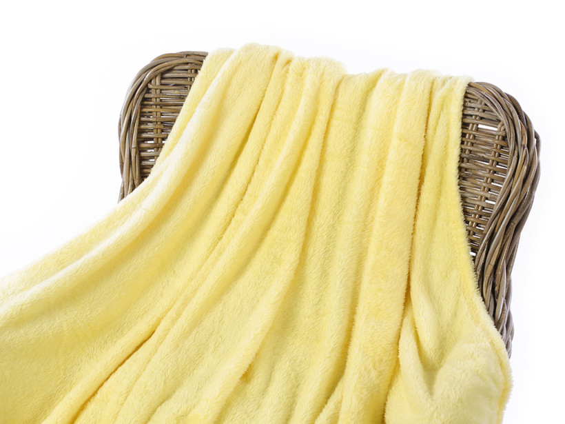 Kvalitní deka z mikrovlákna - světle žlutá
