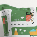 Dětský bavlněný povlak na polštář s ozdobným lemem - autíčka ve městě na zeleném