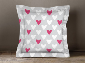 Bavlněný povlak na polštář s ozdobným lemem - vzor růžová srdce na šedém