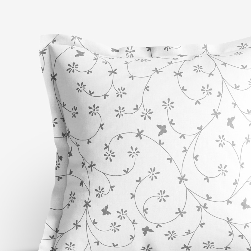 Bavlněný povlak na polštář s ozdobným lemem - šedé kytičky a motýlci na bílém
