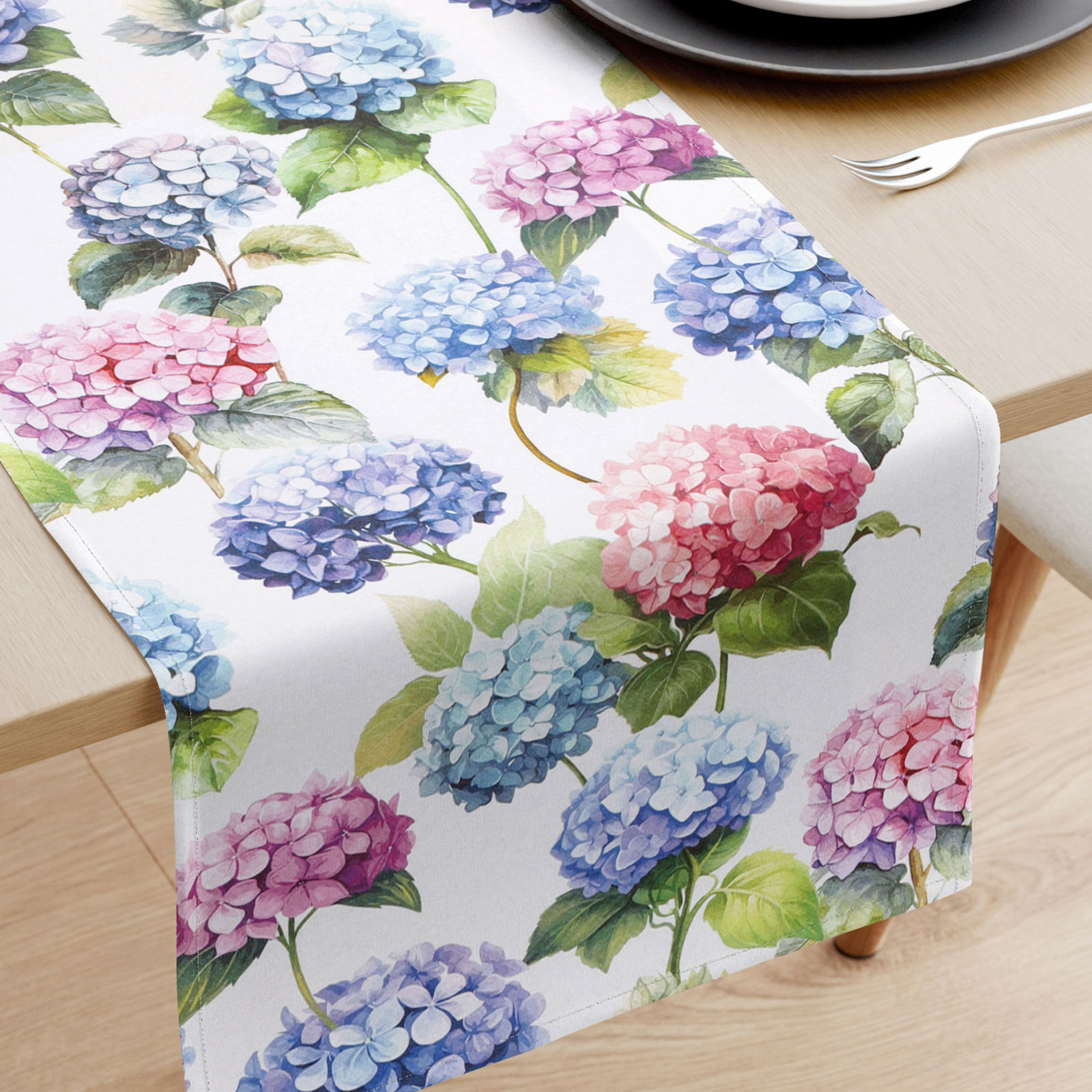 Běhoun na stůl Loneta - květy hortenzie
