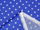 Dekorační závěs LONETA - vzor bílé puntíky na tmavě modrém