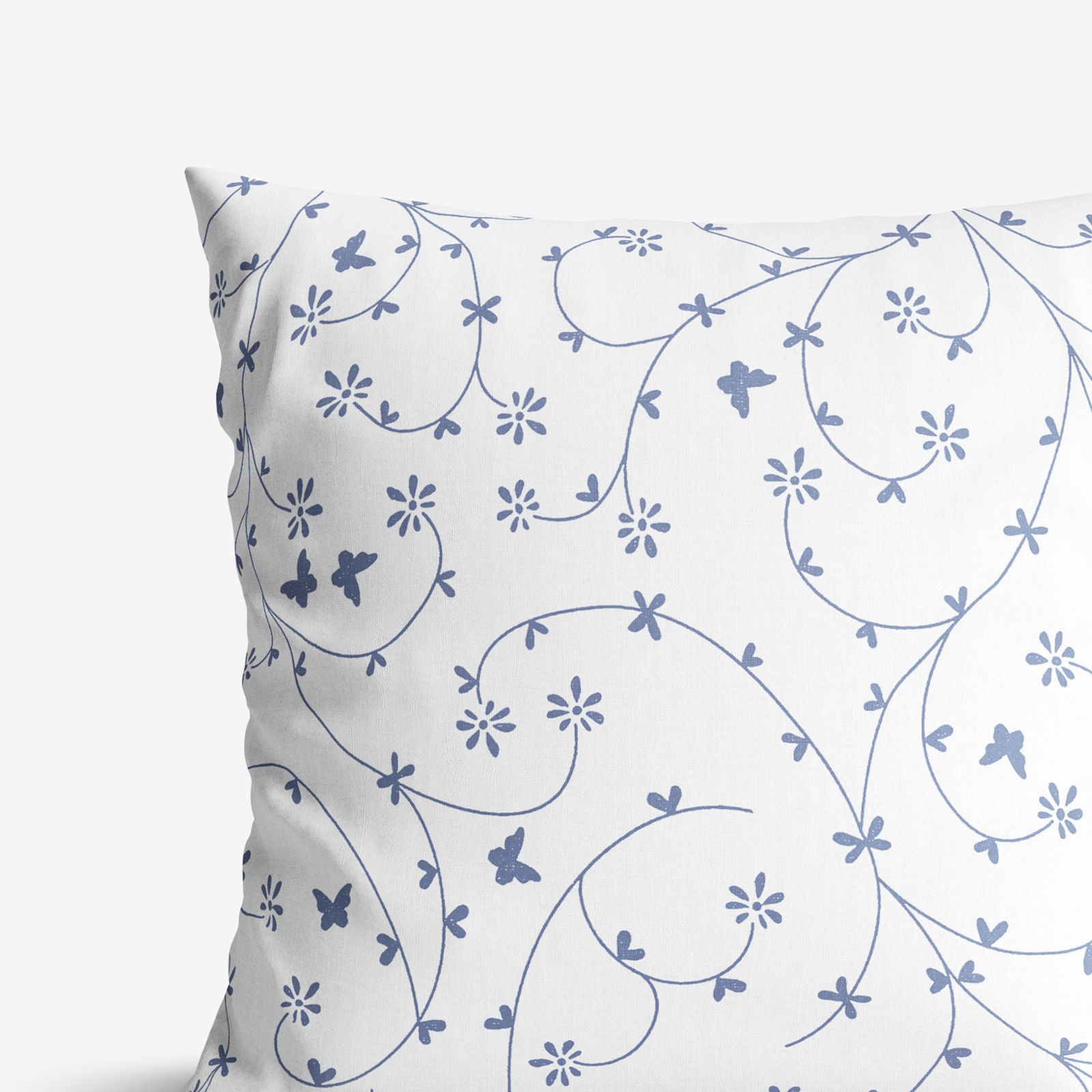 Bavlněný povlak na polštář - modrošedé kytičky a motýlci na bílém